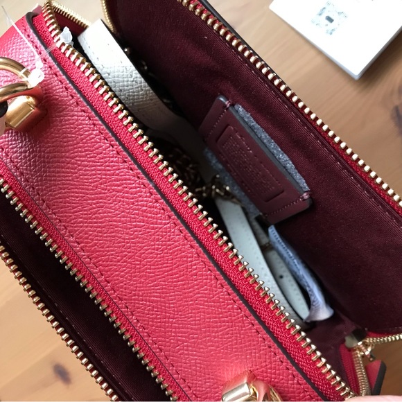 🎃 Disney X Coach Box Crossbody With Cruella Motif - Picture 7 of 12